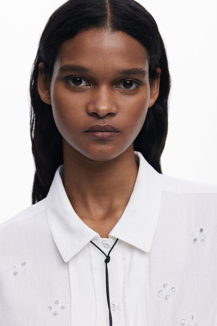 Camisa ajustada bordada | Desigual