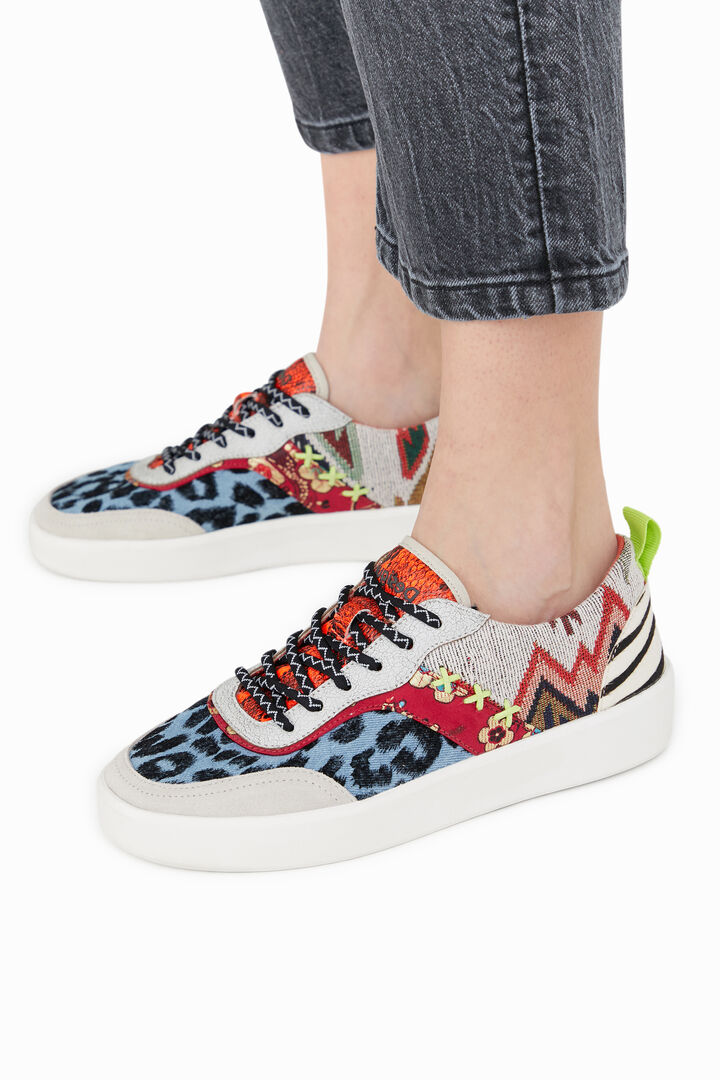 Sneakers met dikke zool en denim patch | Desigual