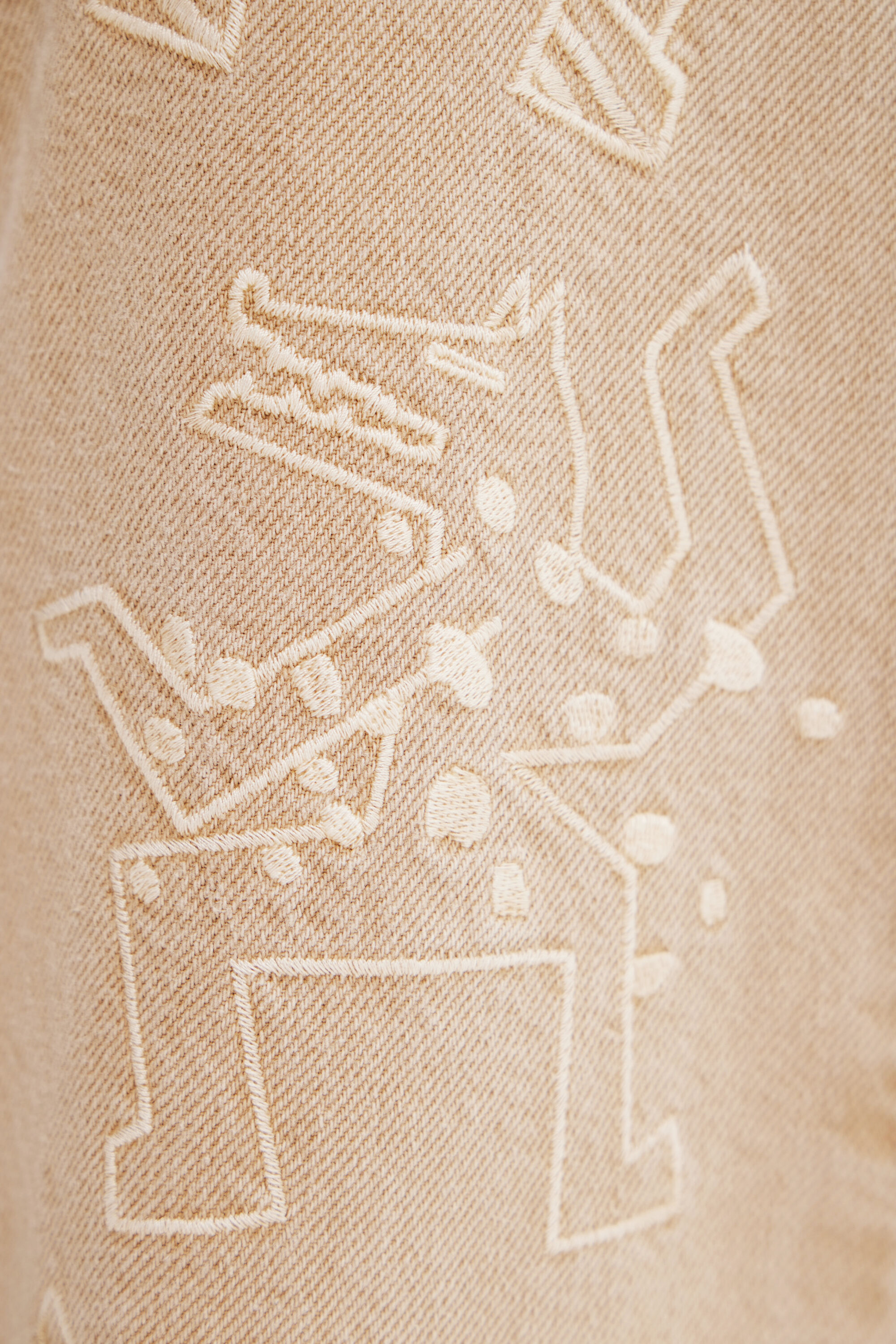 Loose embroidered jeans