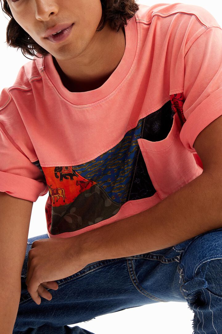 T-shirt with cutouts and pocket. | Desigual