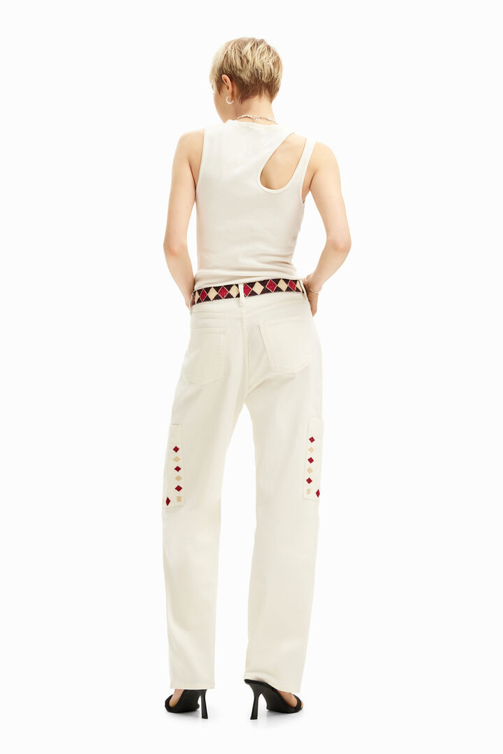 Cropped denim pants with diamond-shaped edges. | Desigual