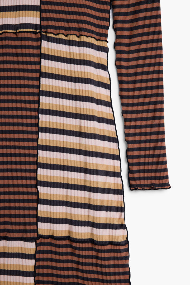 VESTIT DE PUNT COLL ALT | Desigual