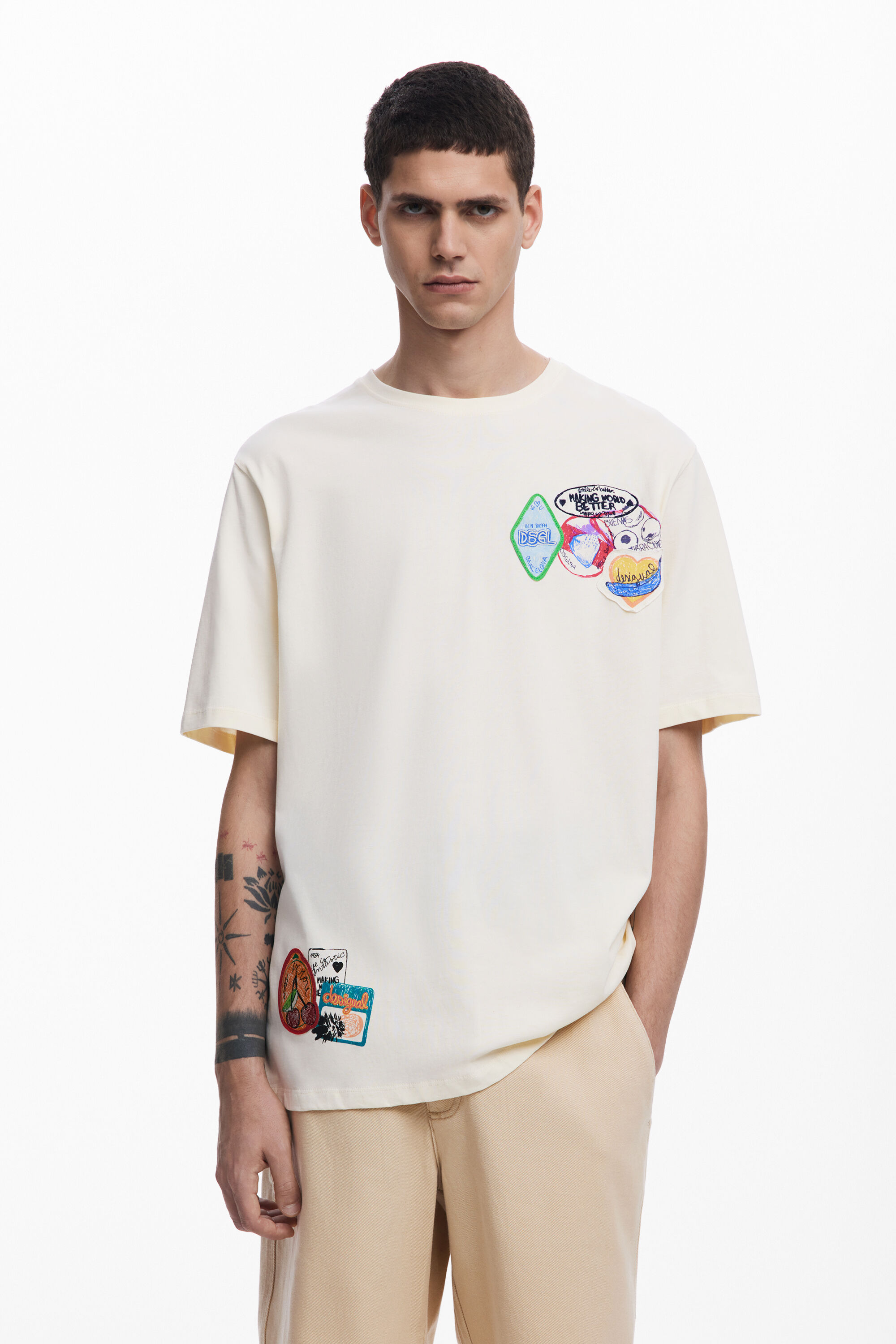 Kurzarm-T-Shirt mit Stickereien