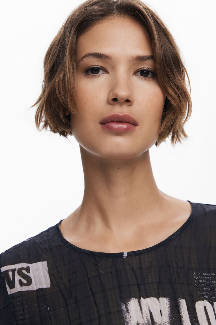 Blusa plissada jornal | Desigual