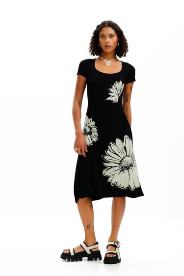 Short-sleeved midi dress with neckline and daisies. | Desigual