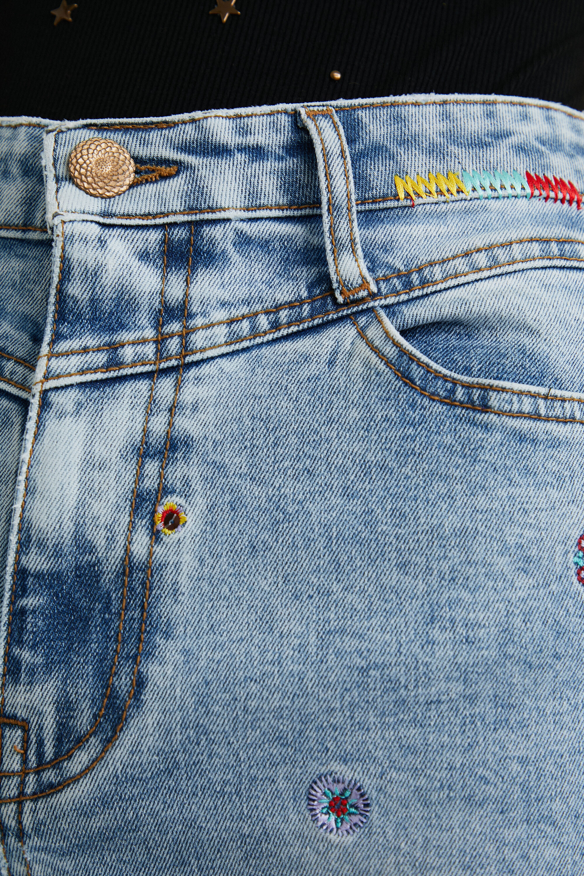Vaqueros Para Mujer De Desigual - Corte Clásico, Cierre De Cremallera, Diseño Con Estilo Característico De La Marca