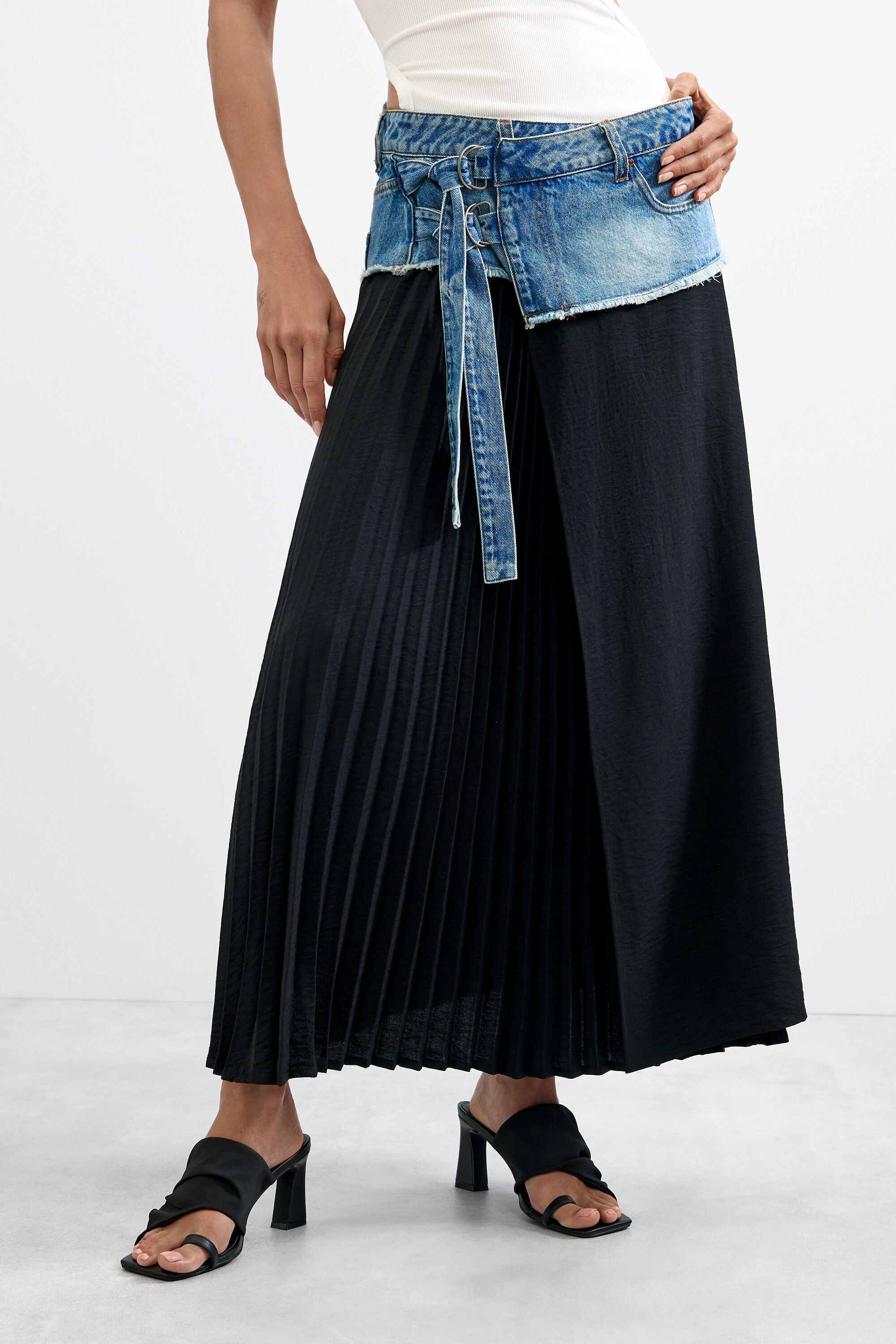 ロングプリーツデニムスカート 黒-青 女性用 I Desigual.com