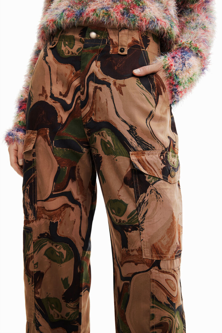 Pantalón cargo camuflaje psicodélico | Desigual