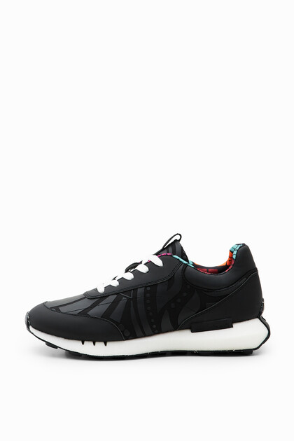 Running sneakers with rubberised details