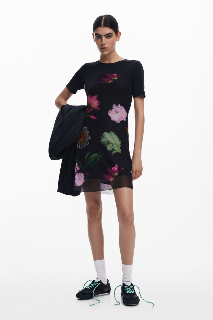 Short dress with combined flowers
