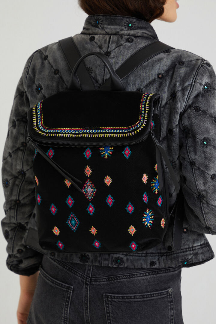 Square backpack embroideries | Desigual