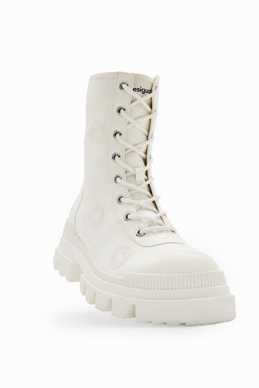 Embroidered track-sole boots | Desigual