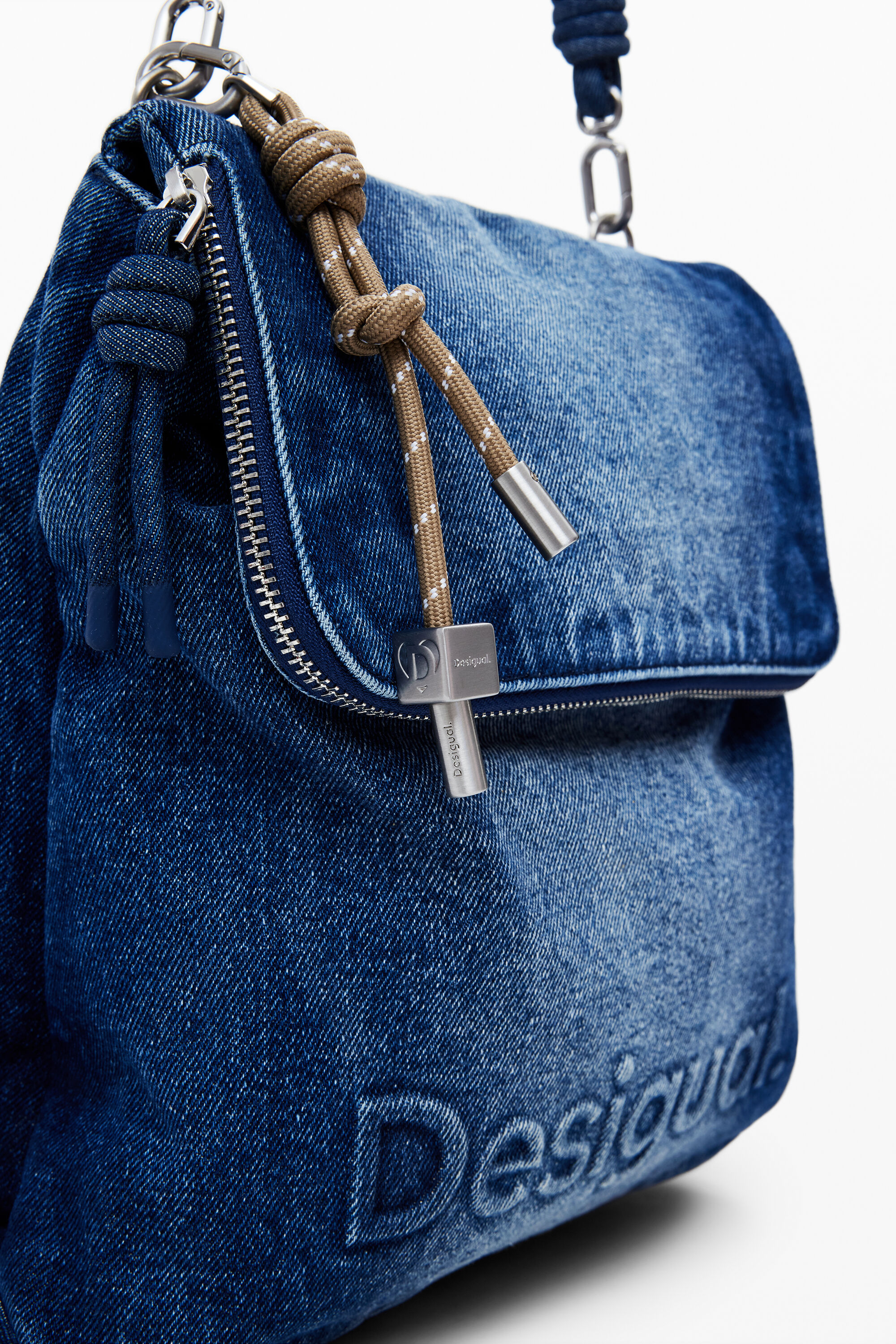 ♦Desigual♦　デニム素材　ミニ・リュックバックパック　【新品未使用品】 Desigual デイバック リュック デニムのマルチポジションXL