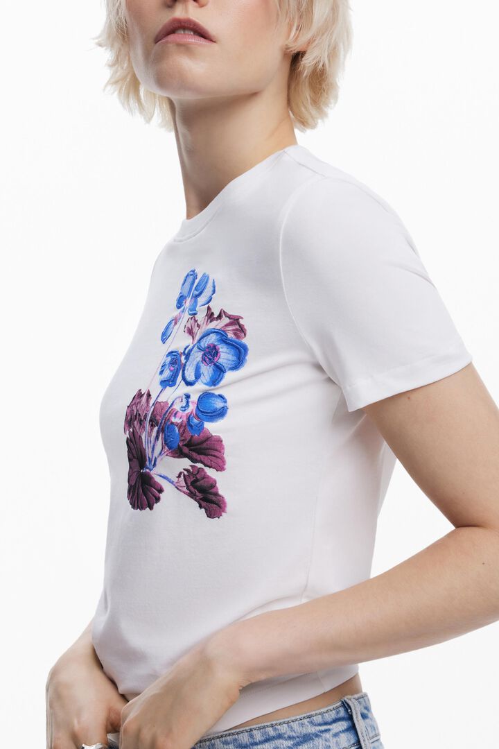 Mr. Christian LacroixによってデザインされたTシャツ