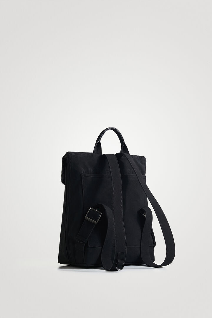 Square backpack extensible flap | Desigual