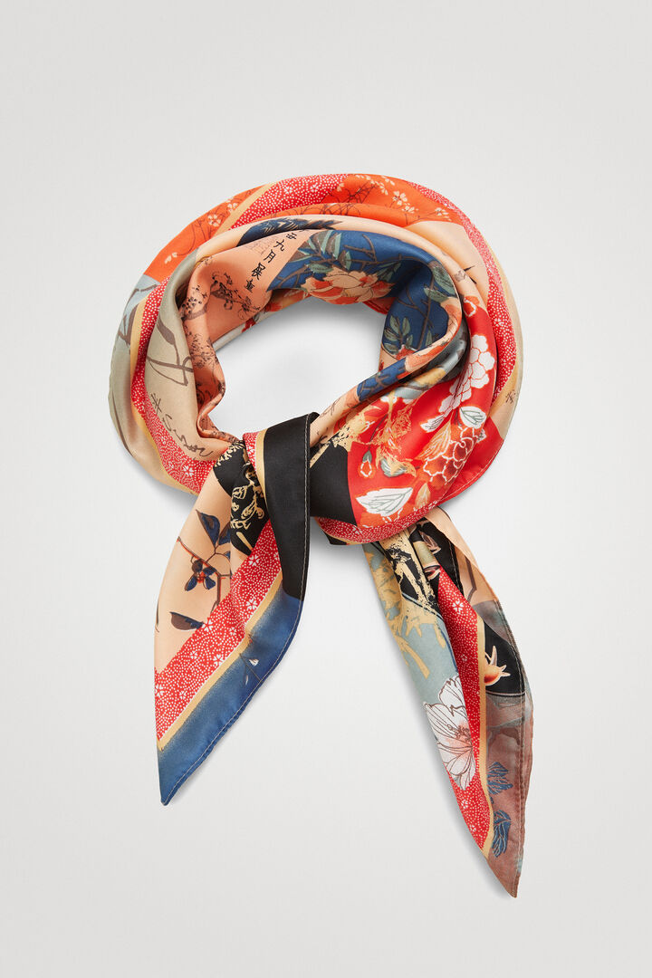 Foulard quadrato fiori orientali | Desigual
