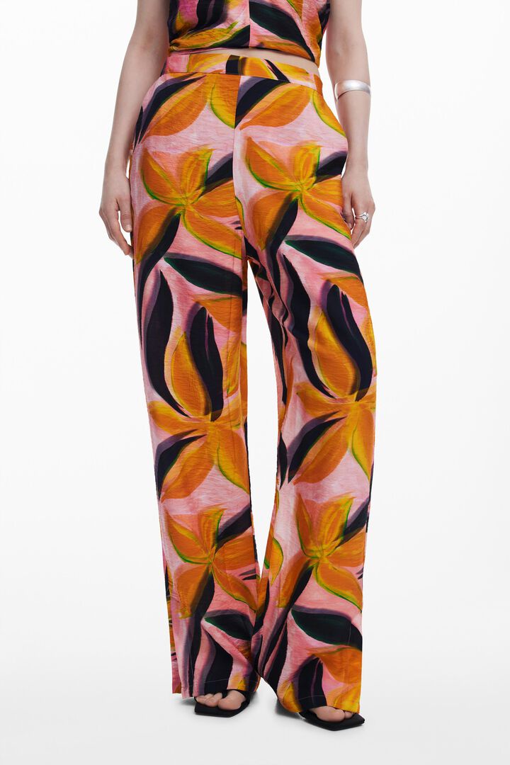 Cal&ccedil;a estampada com flores