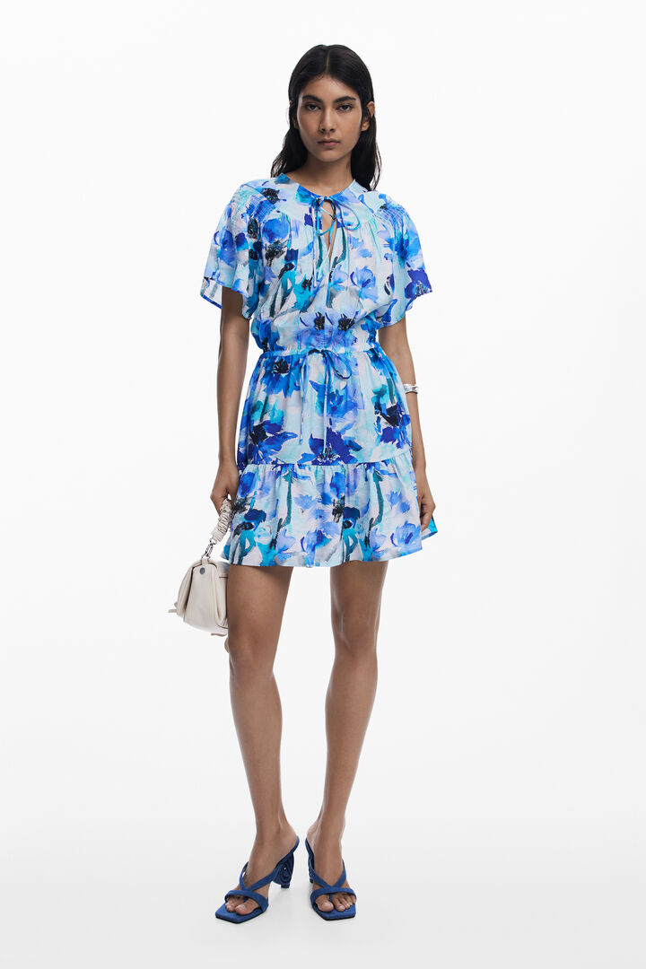 Short fluid dress with bow