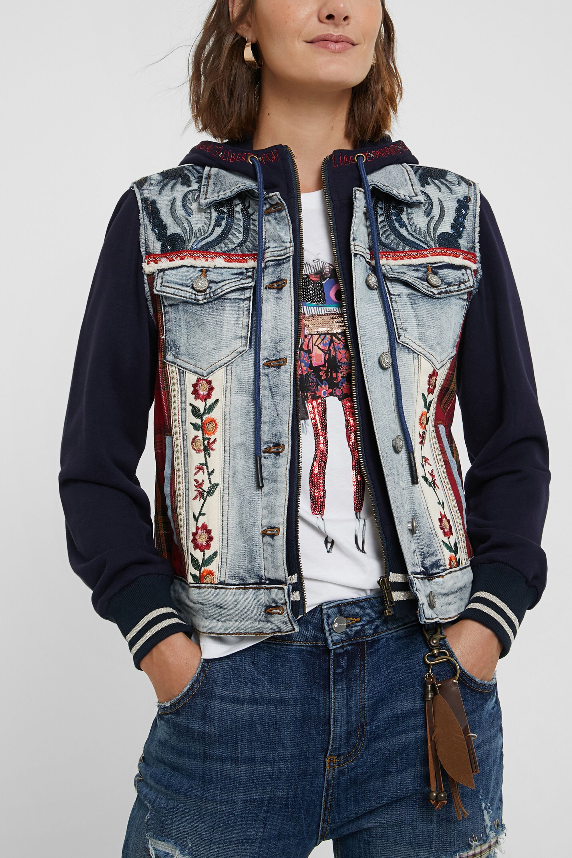 Veste en jean slim capuche