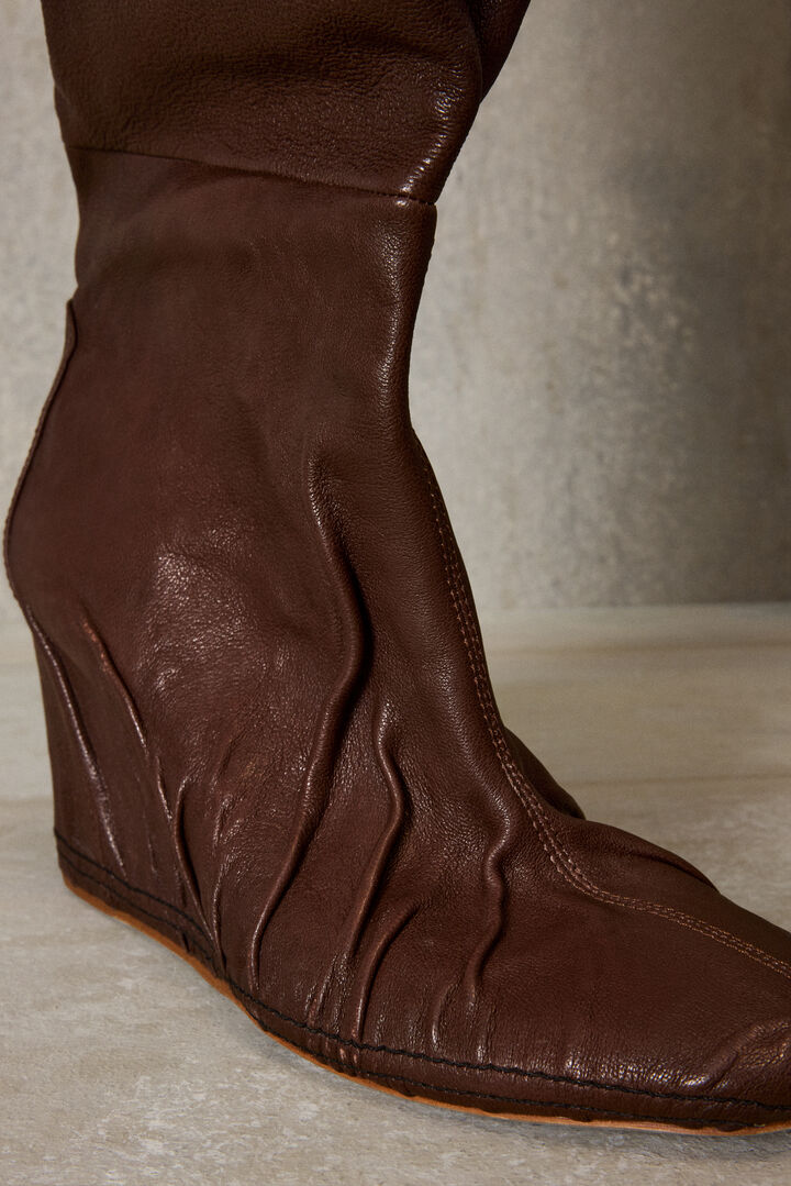 Ruched leather studio boot | Desigual