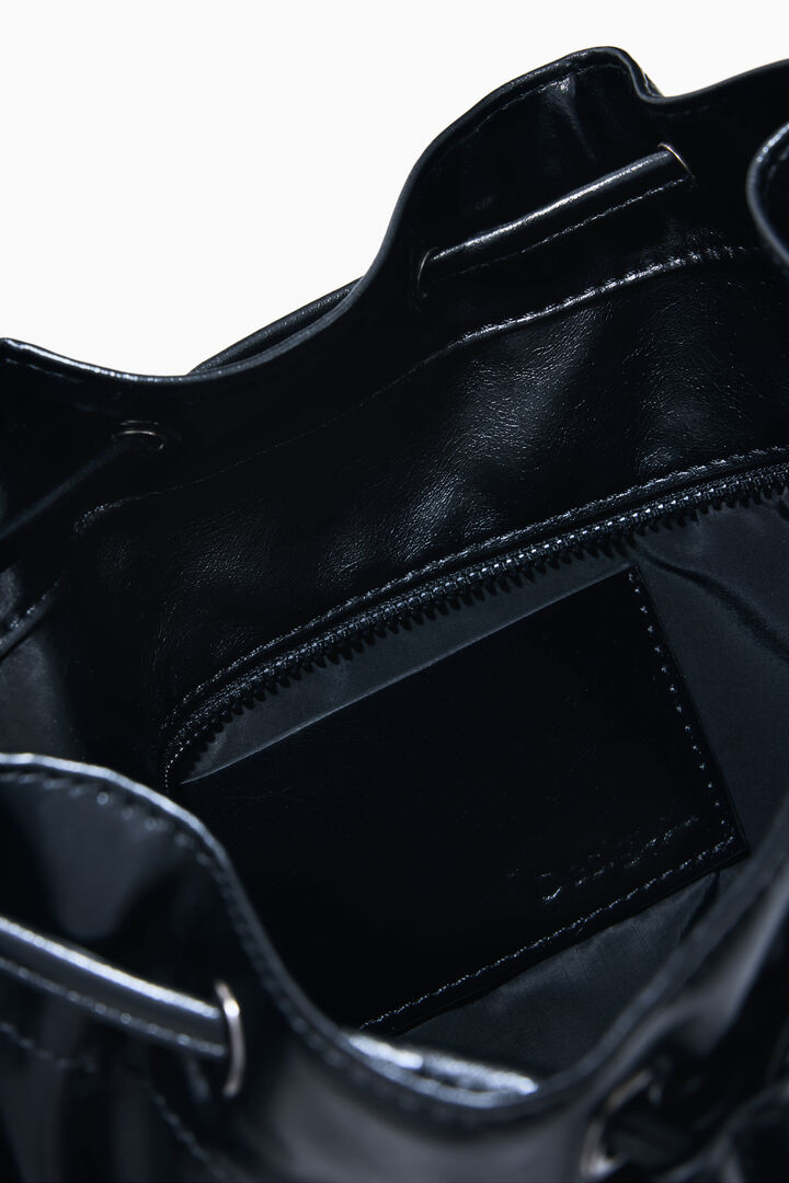 Mochila mediana brillante | Desigual