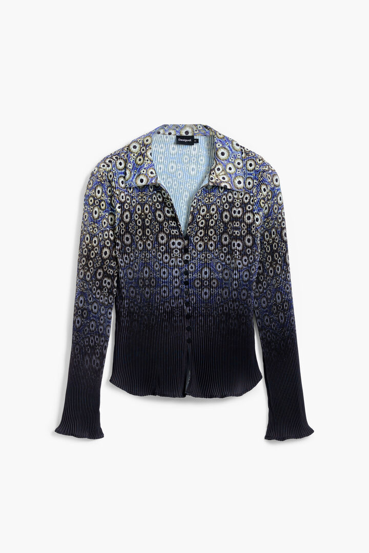 Mr. Christian Lacroixによってデザインされたシャツ