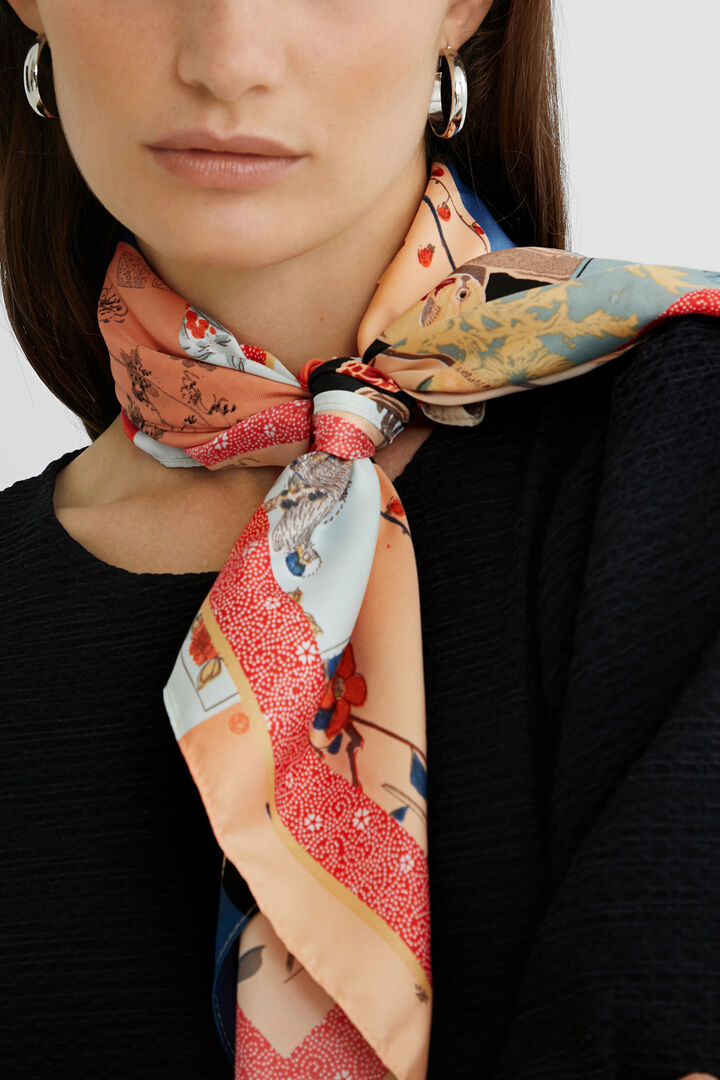 Foulard quadrato fiori orientali | Desigual