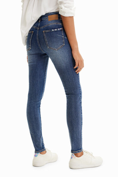 ג'ינס פוש-אפ בגזרת slim עם קרעים | Desigual