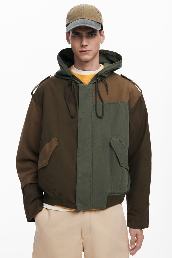 Jacke mit Kapuze und Aufnähern | Desigual