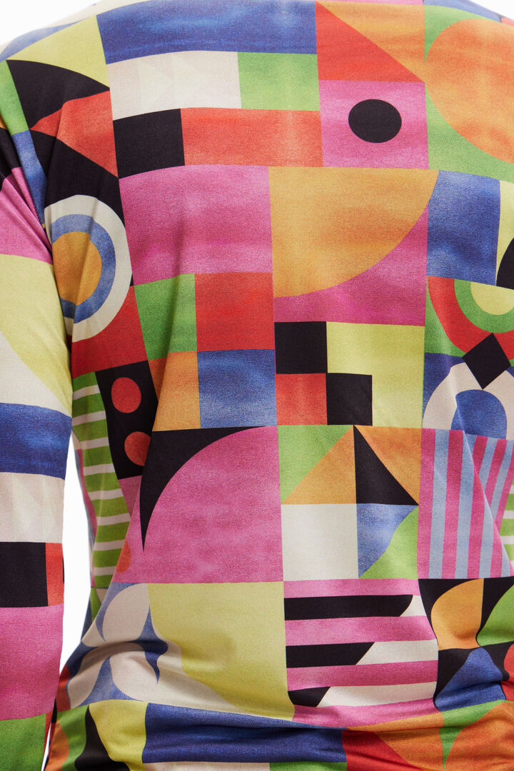 Camiseta geométrica cuello alto | Desigual