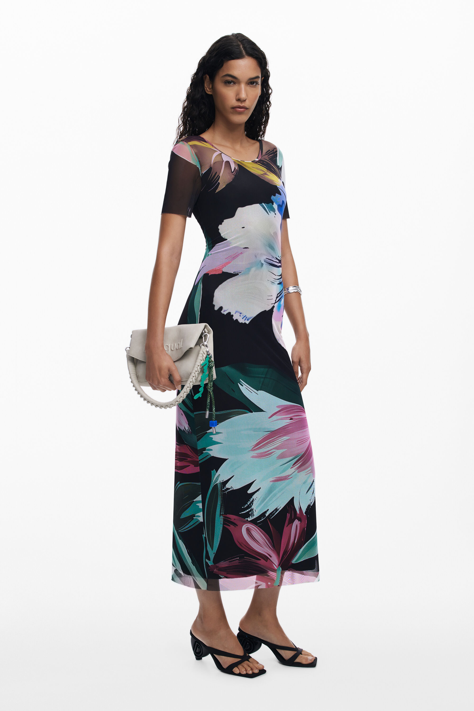 Figurbetontes Kleid mit Aquarellblumen