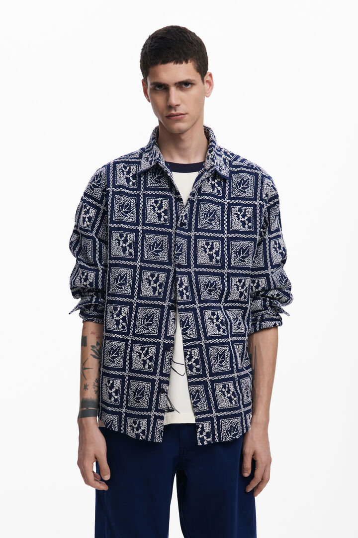 Long-sleeve checkered shirt