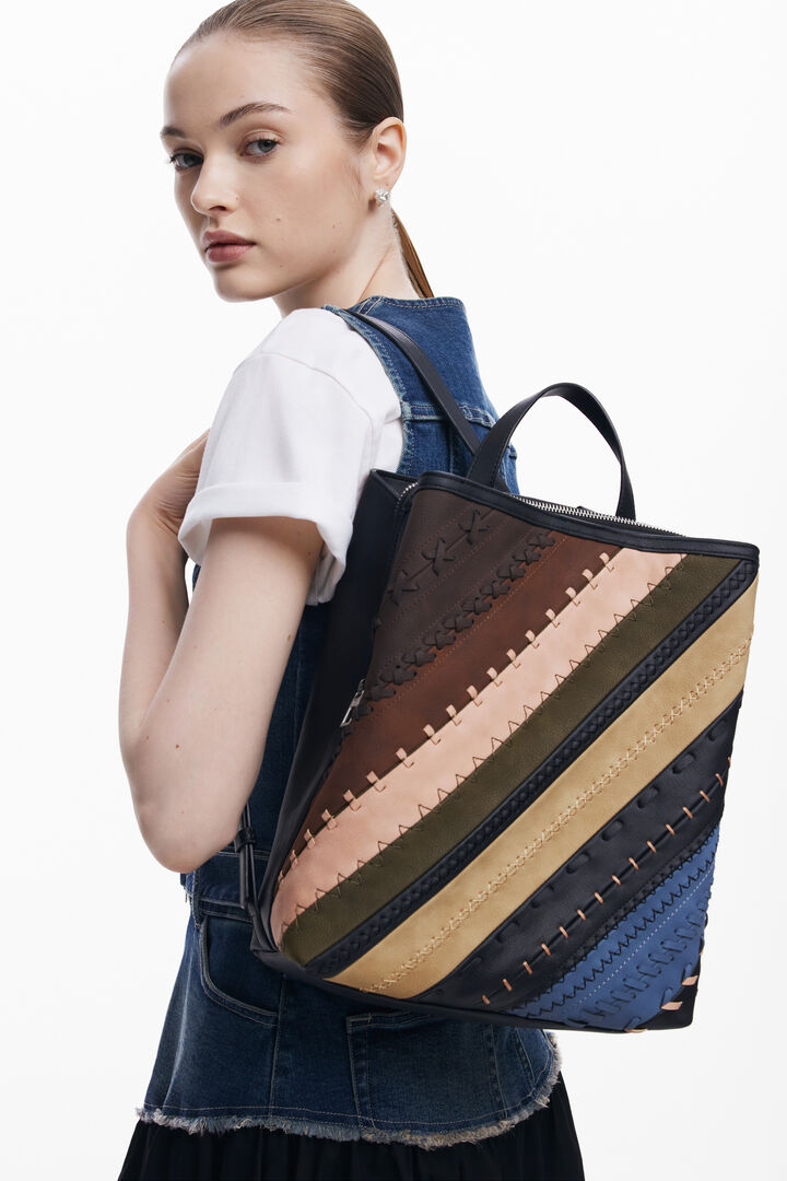 Mochila efecto piel puntadas mediana | Desigual