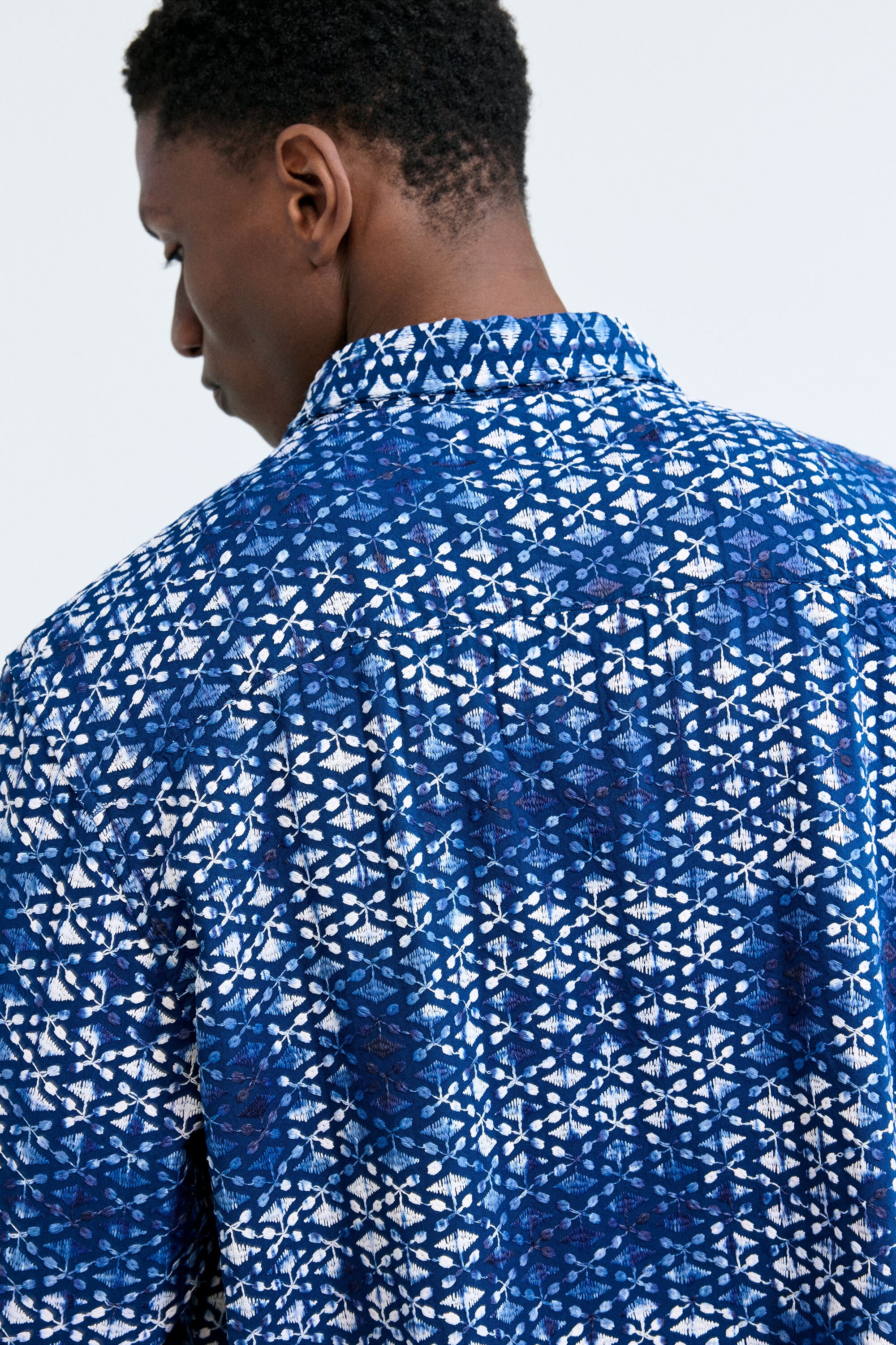 幾何学模様のシャツ 青 メンズ I Desigual.com