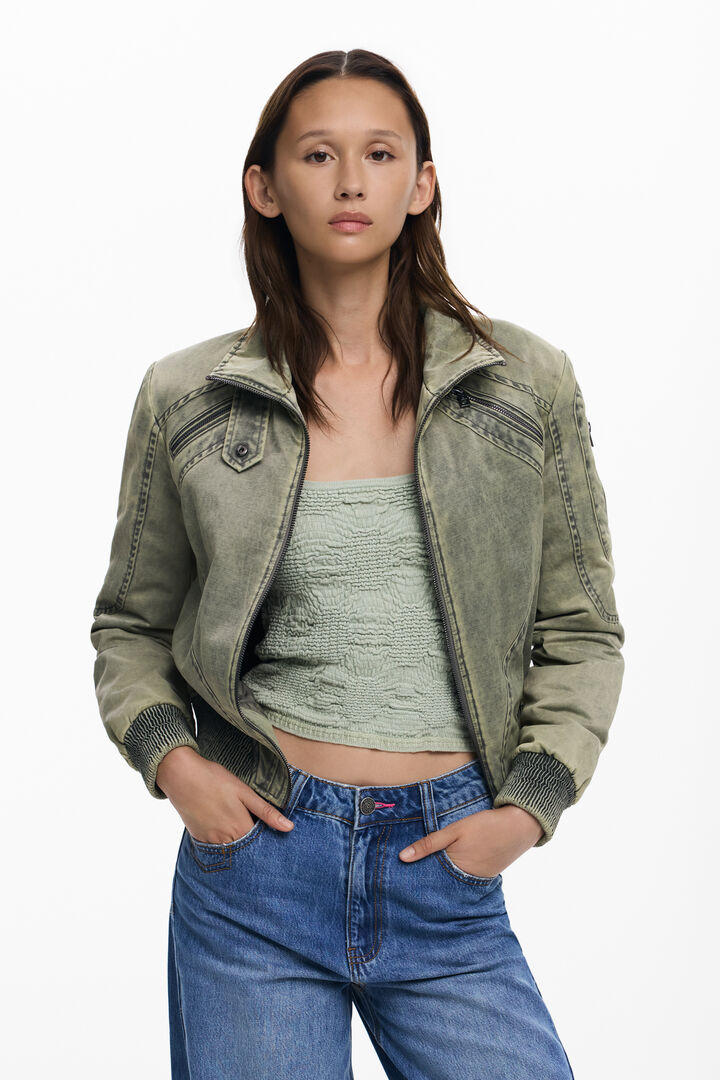 Kurze Jacke mit Bund