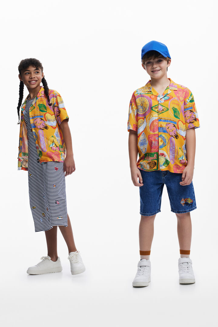 Short-sleeve shirt with stamps