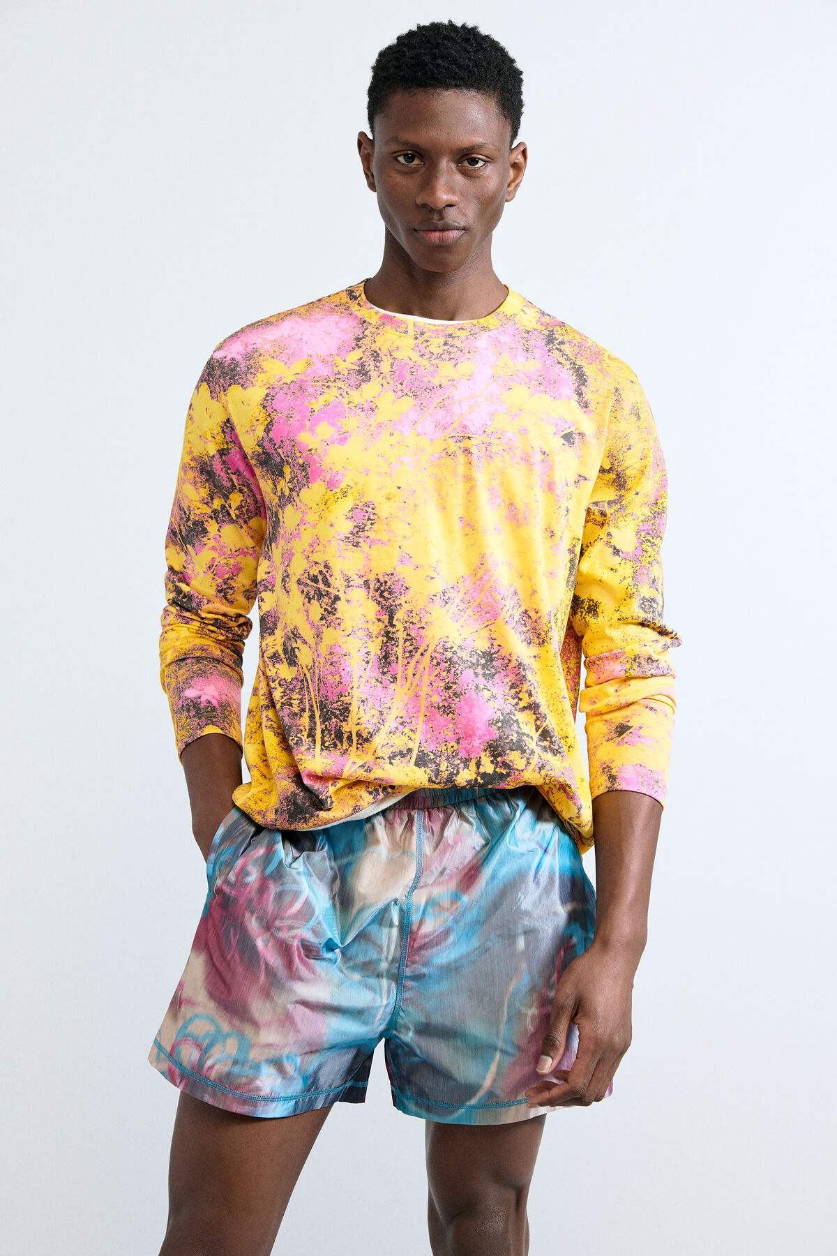 刺繍入りプリントTシャツ 黄色 メンズ I Desigual.com