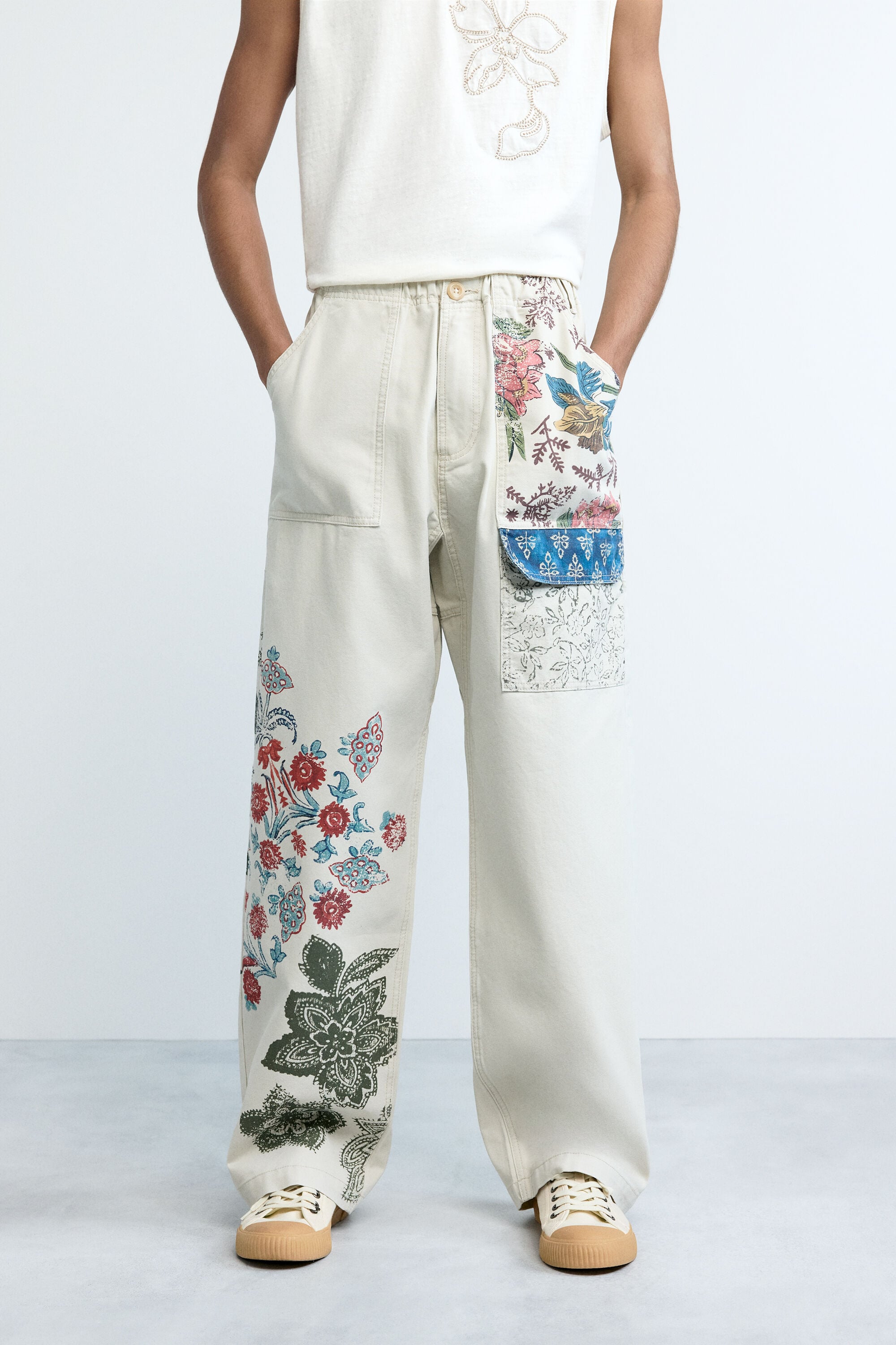 花柄のロングパンツ ホワイト メンズ用 I Desigual.com