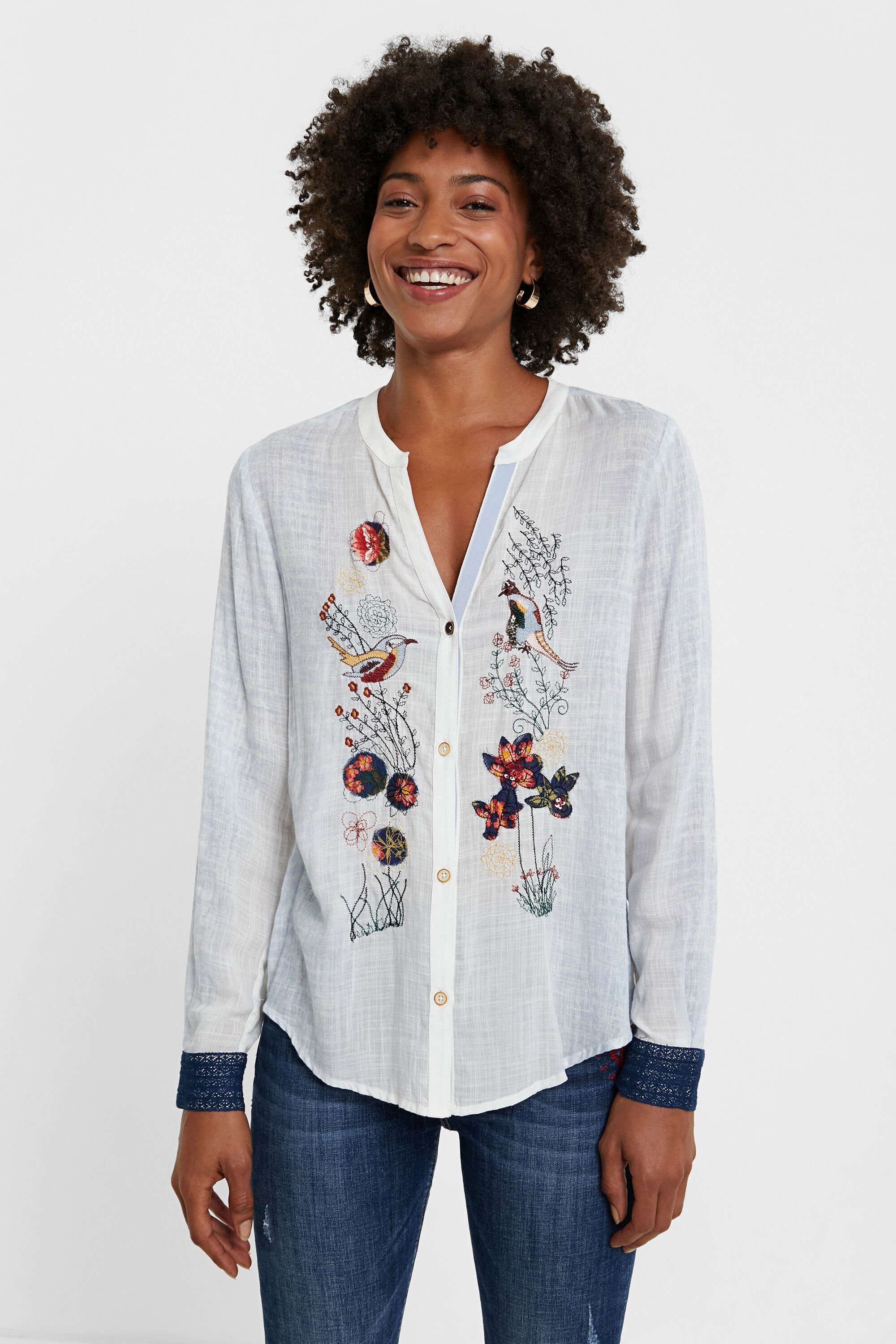 Camisa con flores y p jaros