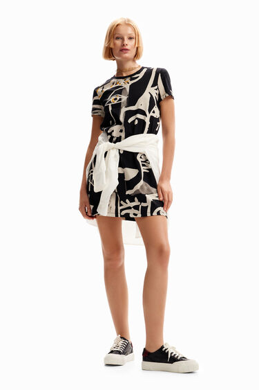 Sukienka koszulkowa mini twarze | Desigual