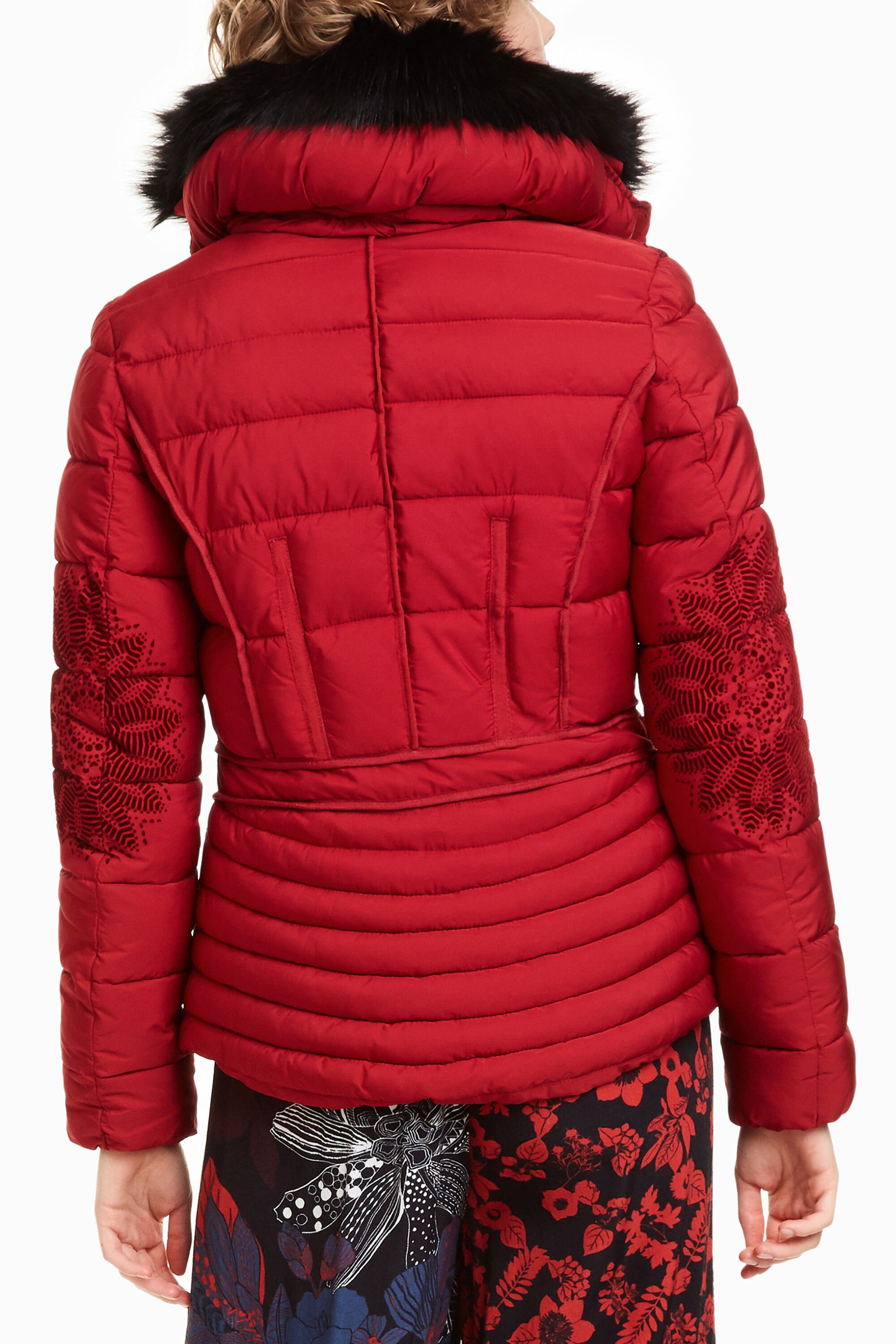 Komoderi Coat