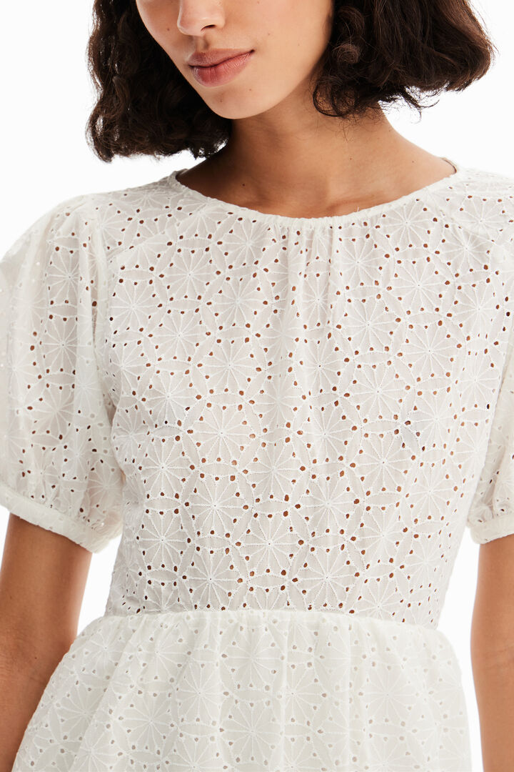 Vestido corto bordado suizo | Desigual