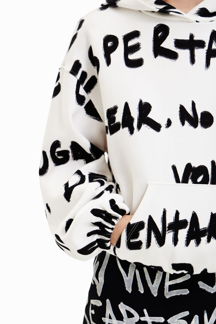 Dessuadora oversize text Manifesto all-over | Desigual