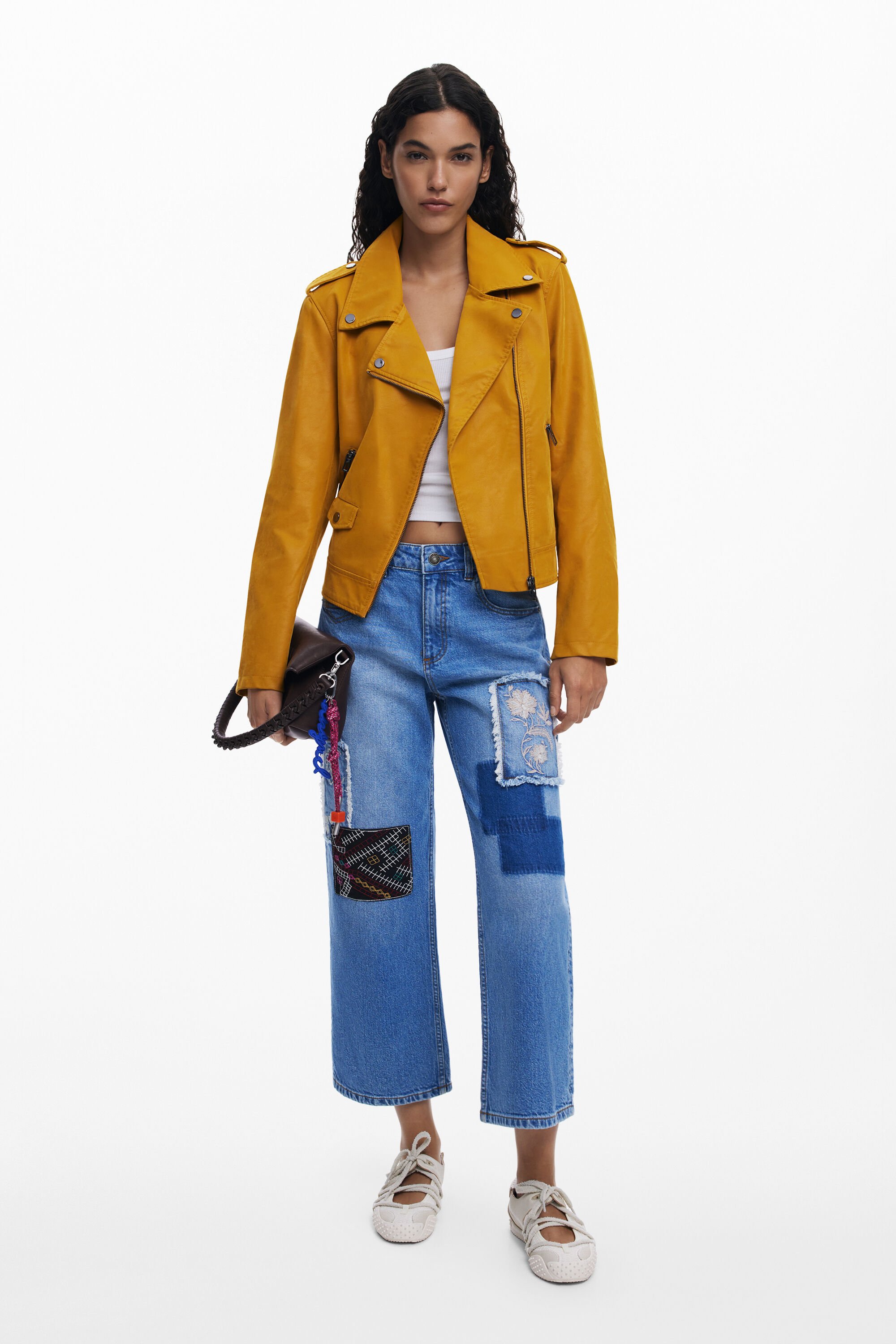 Cropped Jeans mit Patches