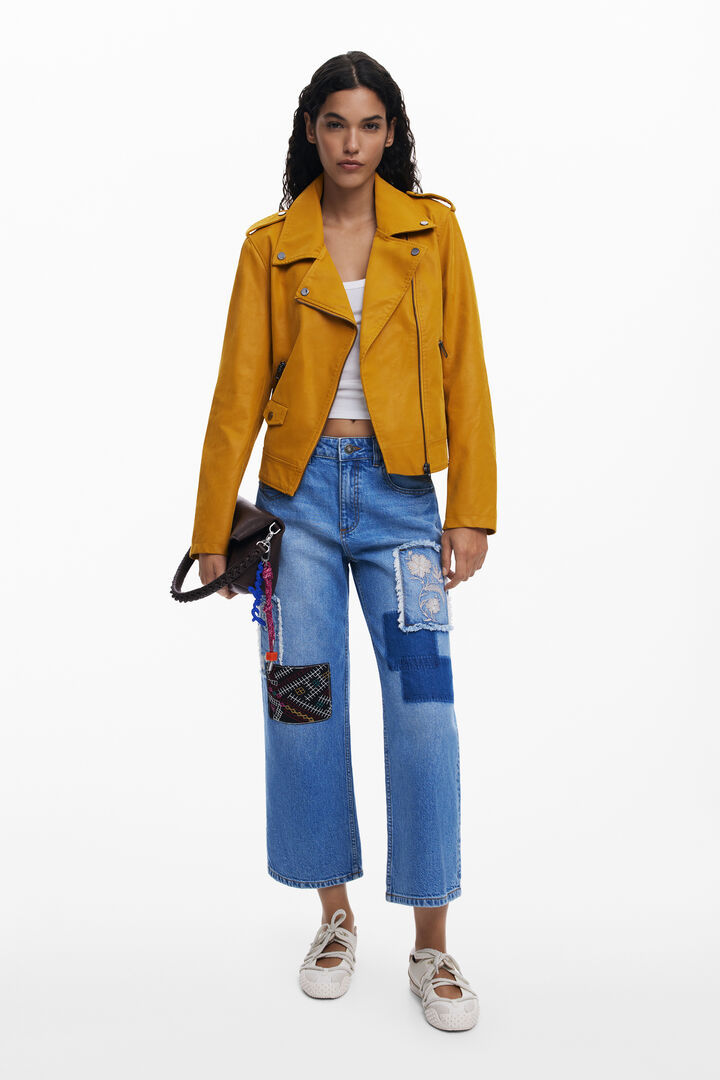 Cropped jeans with patches