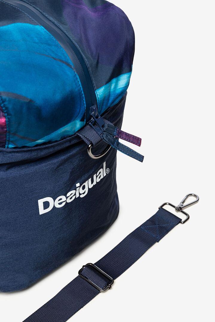 Sports bag with toiletry bag | Desigual