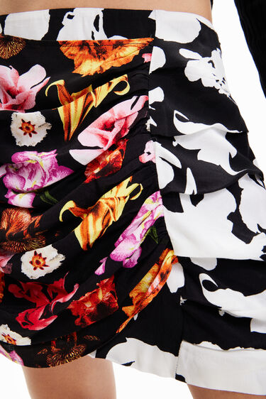 Minifaldilla drapada floral | Desigual