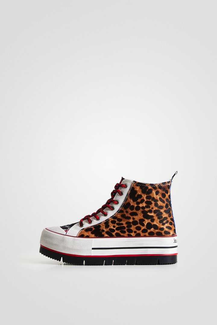 Knöchelhoher Plateau-Sneaker mit Blumen-Patch | Desigual
