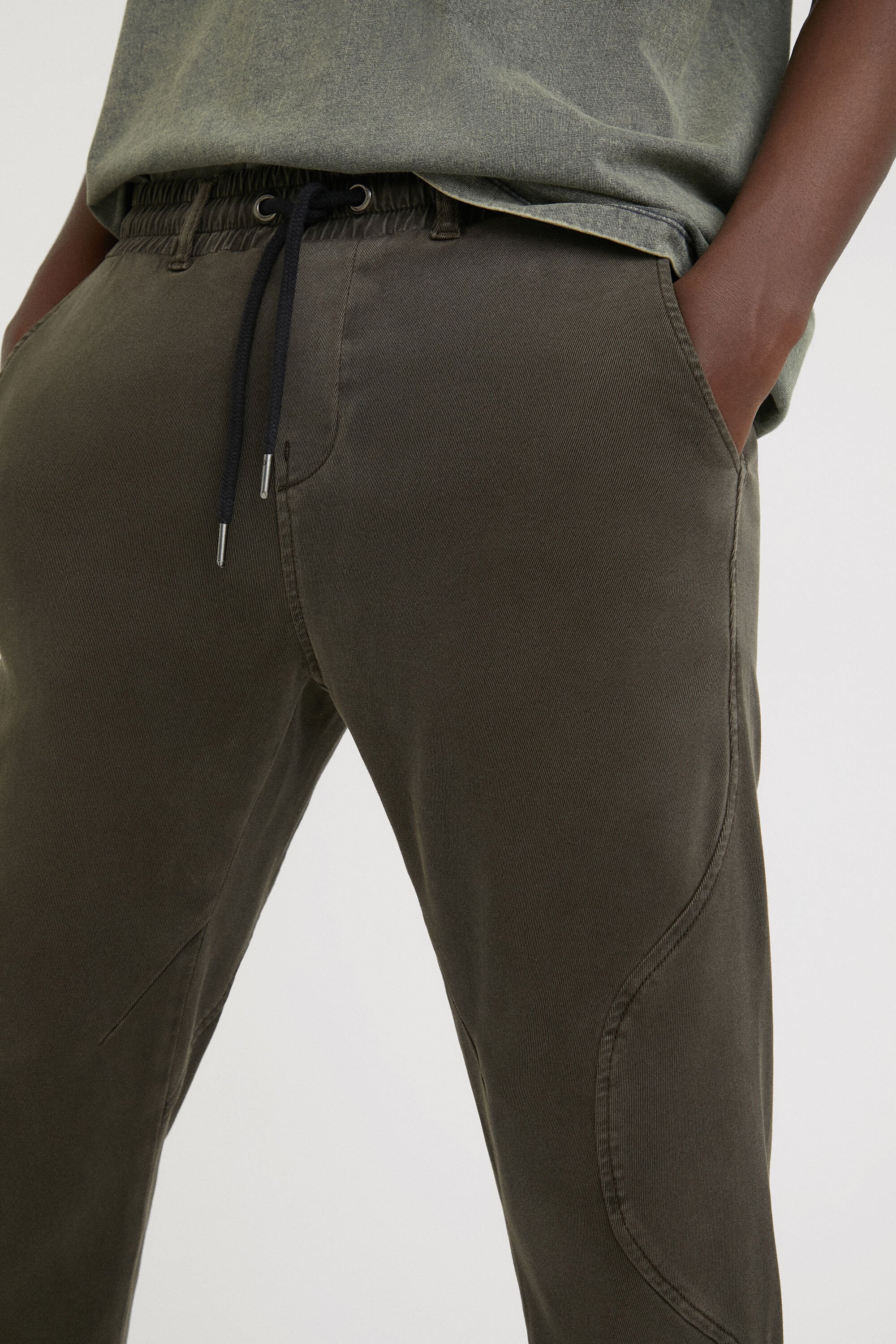 Chocolate joggers hot sale zara