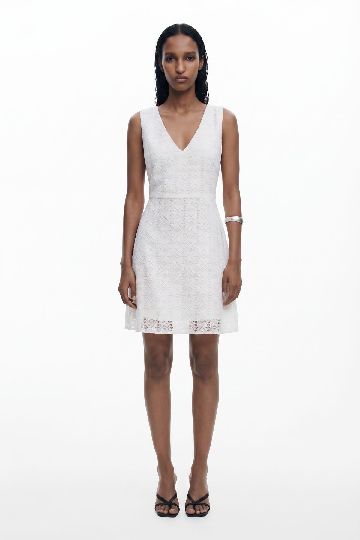 Sleeveless lace dress